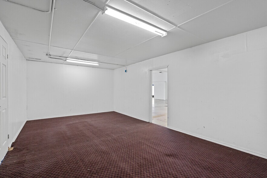 More Photos Of 990 E Hwy 730, Irrigon Storefront Retail Office For Sale