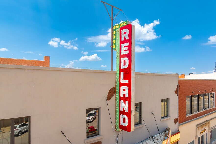 More Photos Of 606 Frisco Ave, Clinton Storefront Retail Office For Sale