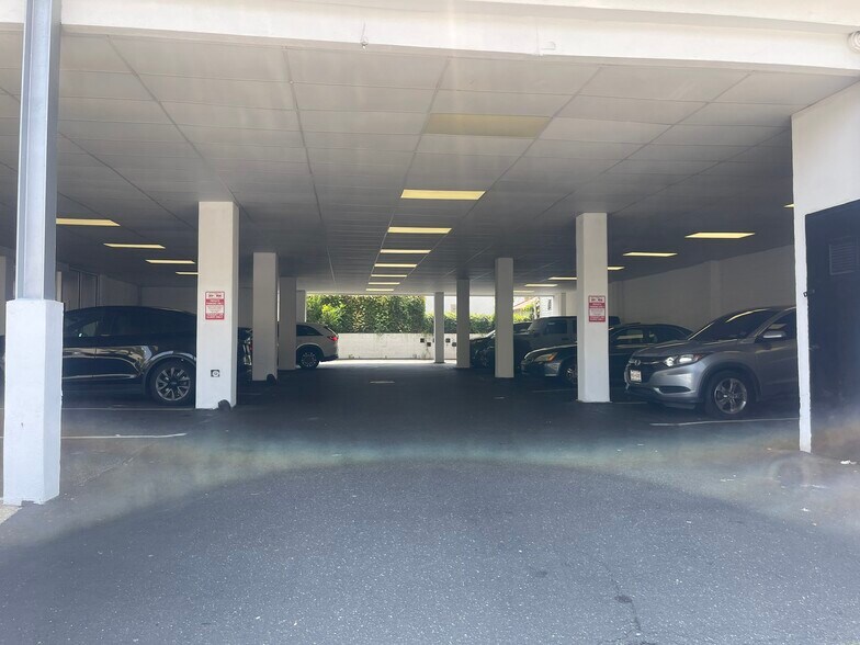 More Photos Of 120 W Park Ave, Long Beach Office For Sale