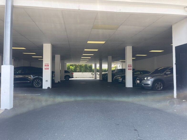 More Photos Of 120 W Park Ave, Long Beach Office For Sale