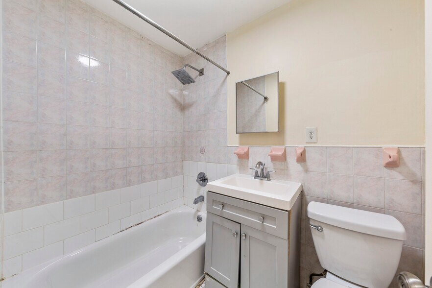 More Photos Of 11710 Jamaica Ave, Richmond Hill Apartments For Sale