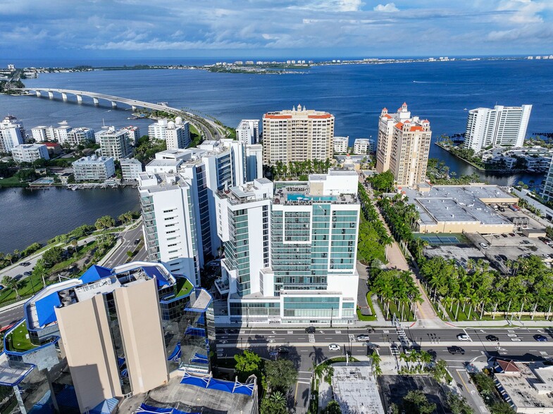 Primary Photo Of 100 Marina View Dr, Sarasota Hotel For Lease