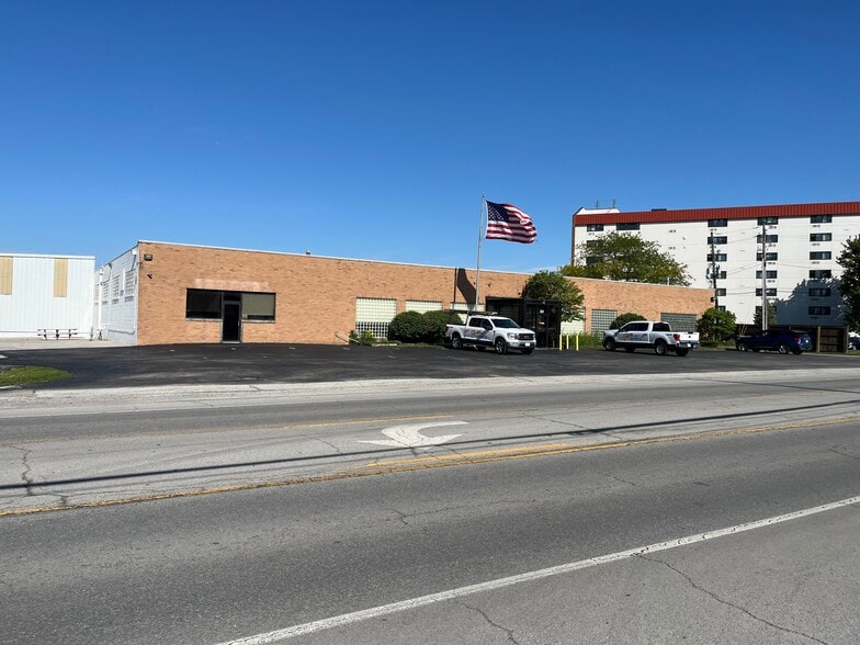 More Photos Of 3610 Shelby St, Indianapolis Manufacturing For Lease