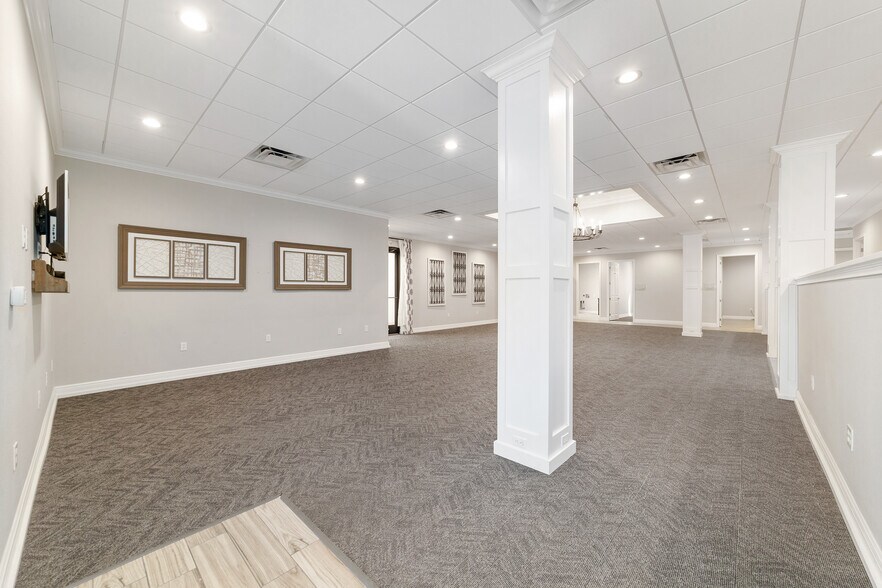 More Photos Of 809 County Road 466, The Villages Medical For Sale