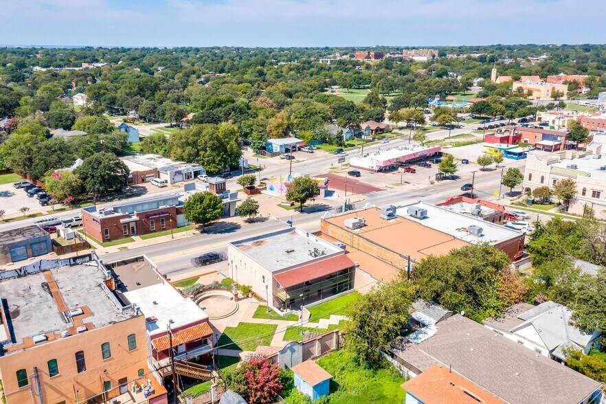 More Photos Of 1434 N Main St, Fort Worth Storefront Retail Office For Lease