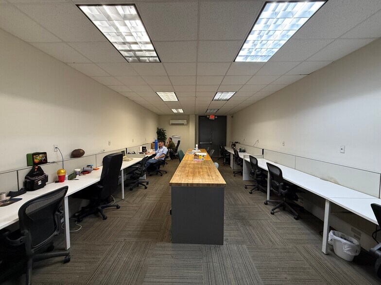 More Photos Of 7217 Peppermill Pky, North Charleston Industrial For Lease