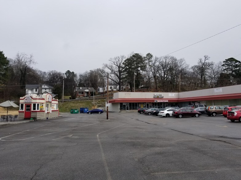 More Photos Of 3913 Brainerd Rd, Chattanooga General Retail For Sale