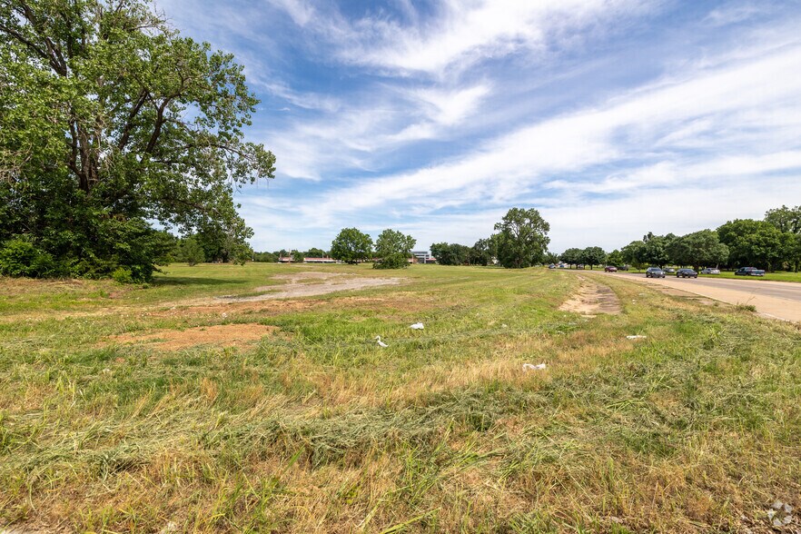More Photos Of 7000 S Riverside Dr, Tulsa Land For Sale