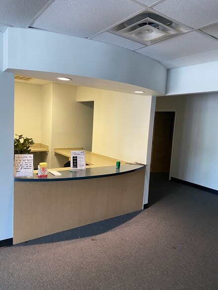 More Photos Of 5301 E Princess Anne Rd, Norfolk Flex For Lease