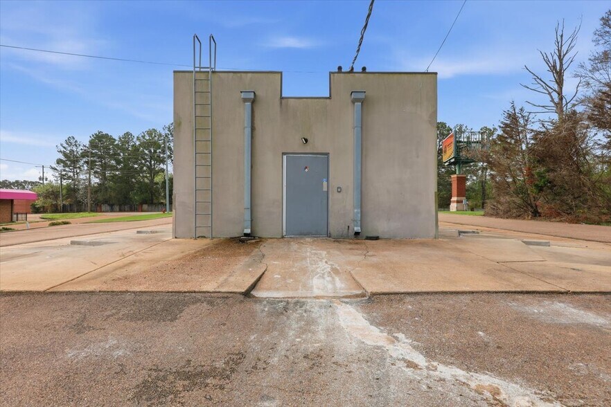 More Photos Of 1900 E County Line Rd, Ridgeland Fast Food For Sale