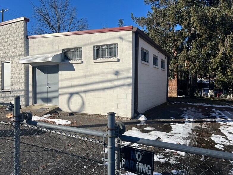 More Photos Of 4118 Queensbury Rd, Hyattsville Freestanding For Lease