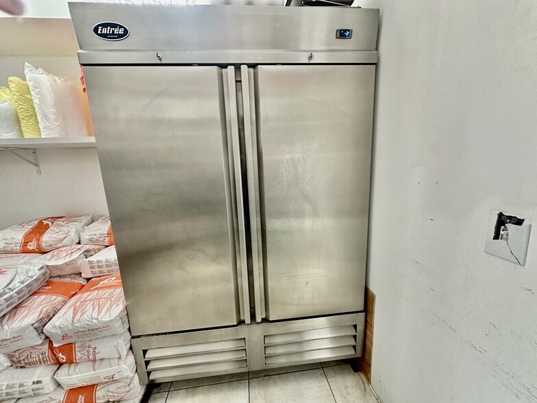 More Photos Of 135-141 Post Rd E, Westport Freestanding For Lease