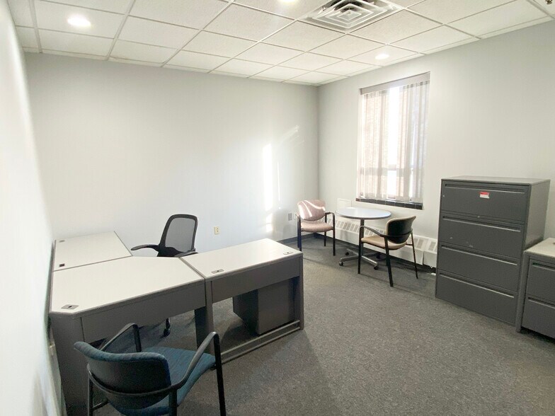 More Photos Of 7 Connector Rd, Andover Warehouse For Lease