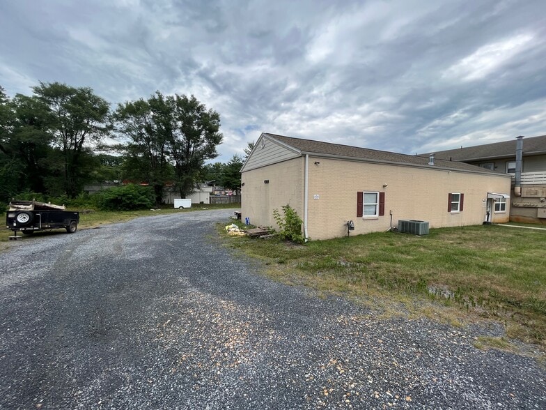 More Photos Of 630 Charles St, Staunton Light Distribution For Sale