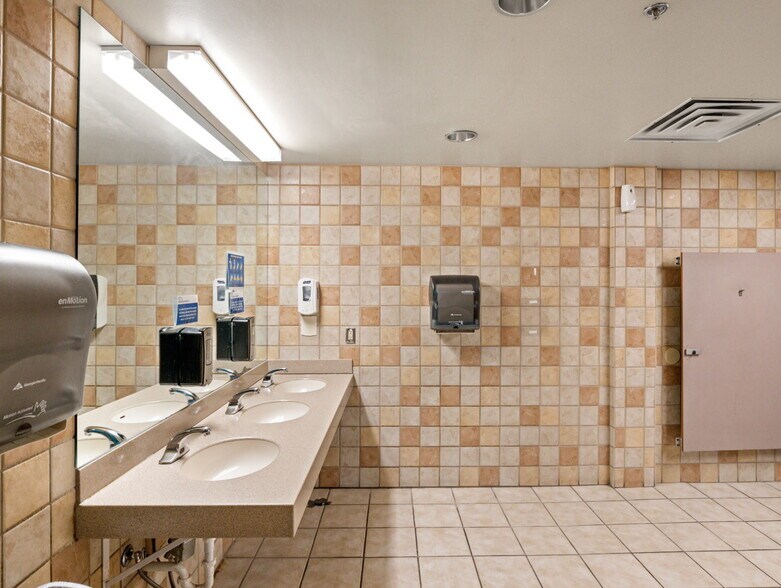 More Photos Of 1228 E Orman Ave, Pueblo Office For Sale