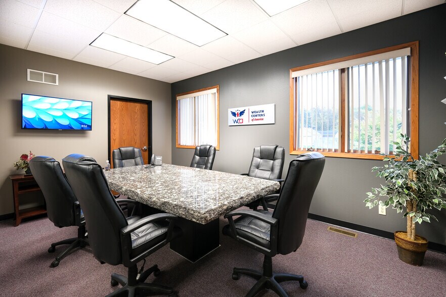 More Photos Of 40 Good Counsel Dr, Mankato Office For Sale