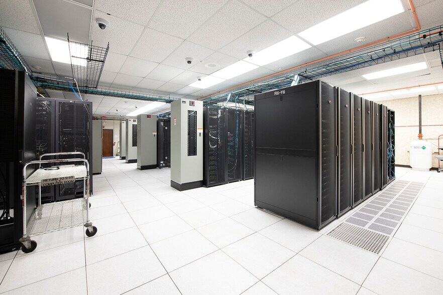 More Photos Of 5995 Mayfair Rd, North Canton Industrial For Lease