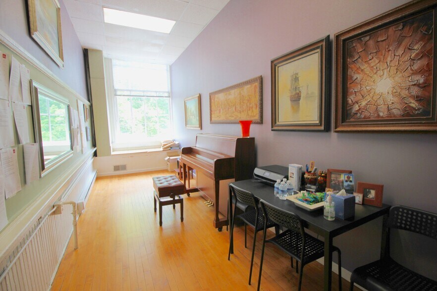 More Photos Of 217-219 W Beverly St, Staunton Storefront Retail Office For Sale