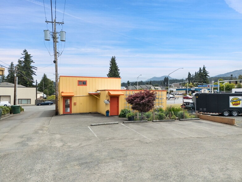 More Photos Of 710 S Lincoln St, Port Angeles General Retail For Sale