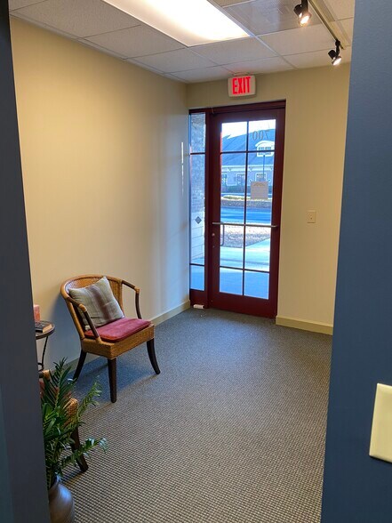 More Photos Of 2098 Teron Trace, Dacula Medical For Lease