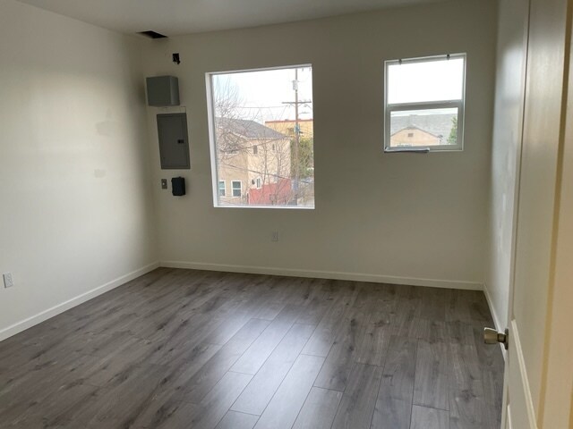 More Photos Of 827 E Jefferson Blvd, Los Angeles Light Manufacturing For Lease