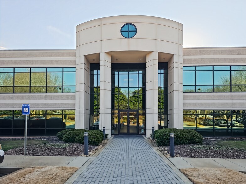 More Photos Of 11555 Medlock Bridge Rd, Duluth Coworking Space