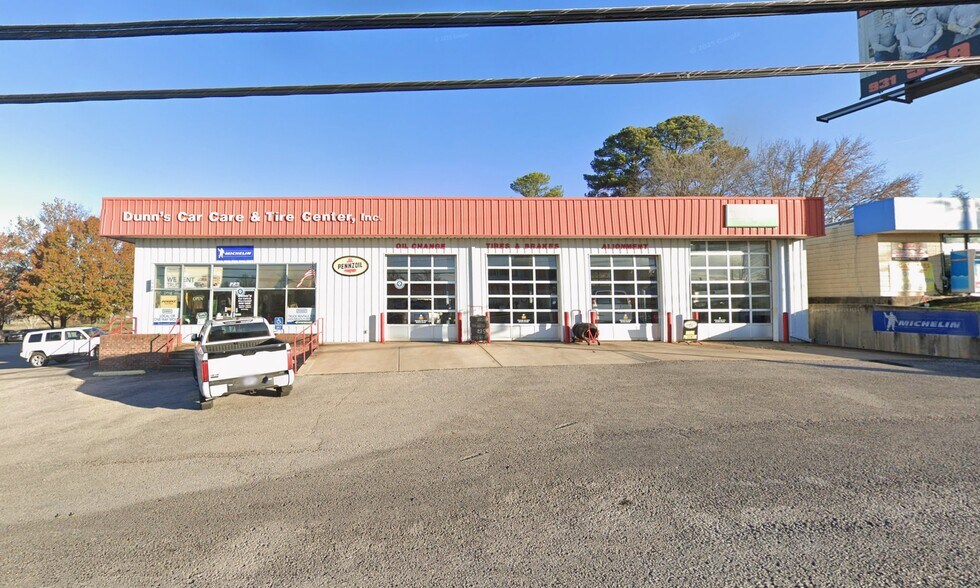 Primary Photo Of 225 W Jackson St, Cookeville Freestanding For Sale