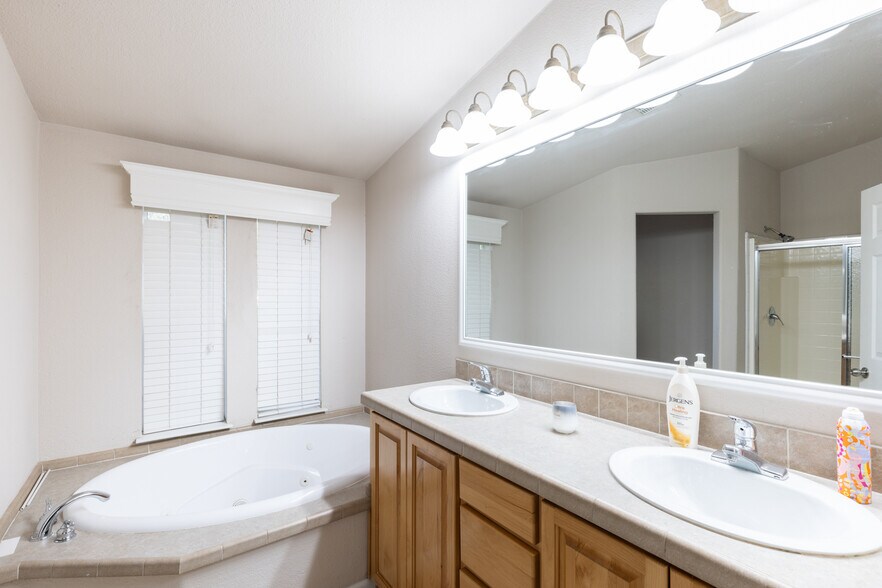 More Photos Of 3106 Golden Gate Dr, Napa Flex For Sale