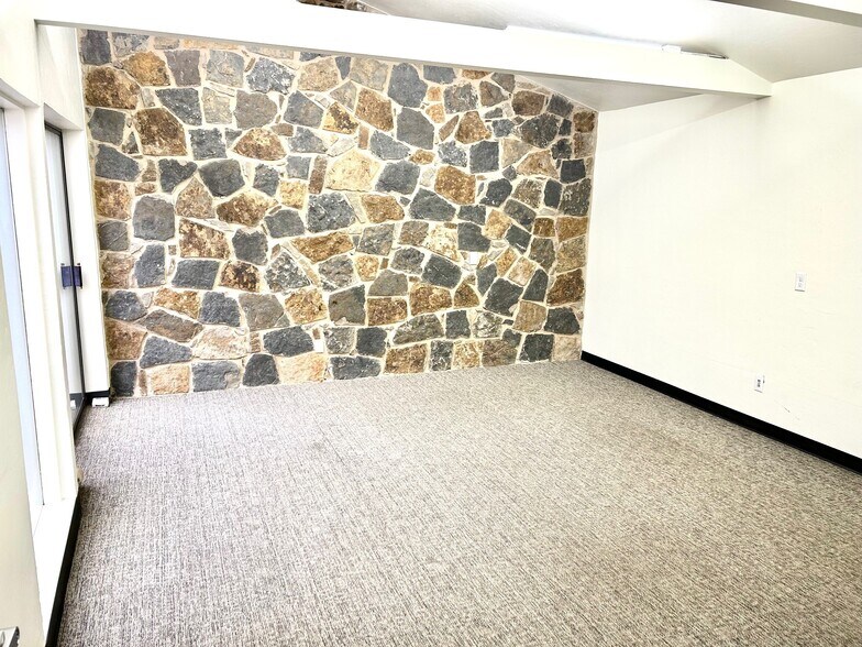 More Photos Of 13501 N Eastern Ave, Oklahoma City Medical For Lease