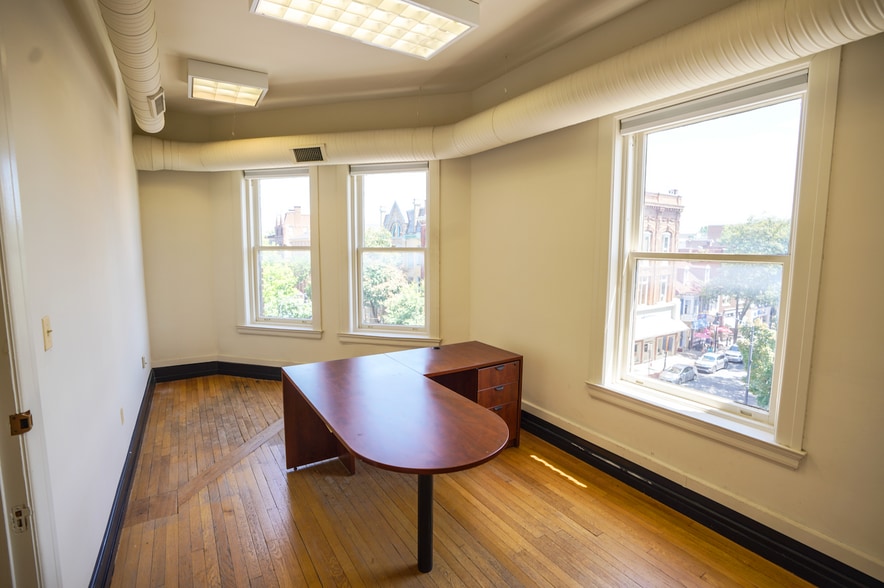 More Photos Of 5 S Market St, Frederick Storefront Retail Office For Lease