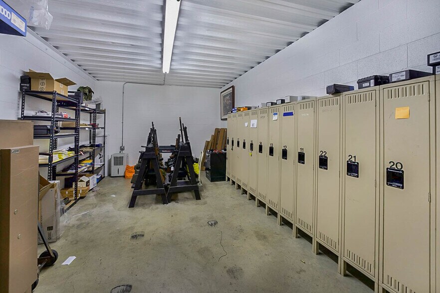 More Photos Of 86321 College View Rd, Eugene General Retail For Sale