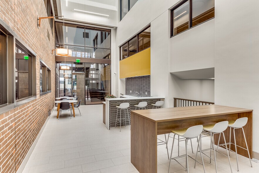 More Photos Of 2822 Colby Ave, Everett Office For Lease