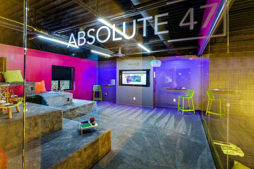 More Photos Of 10 Draper St, Woburn Warehouse For Lease