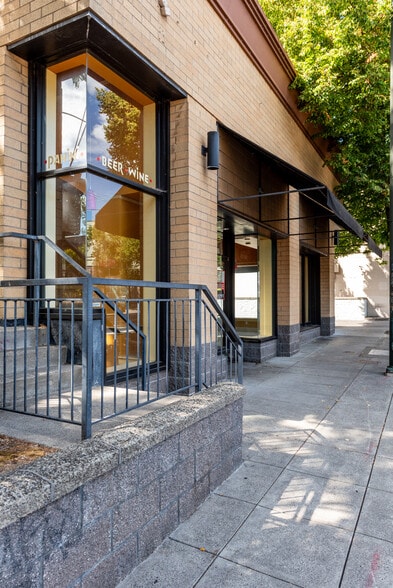 More Photos Of 1403-1445 NE Weidler St, Portland Unknown For Lease