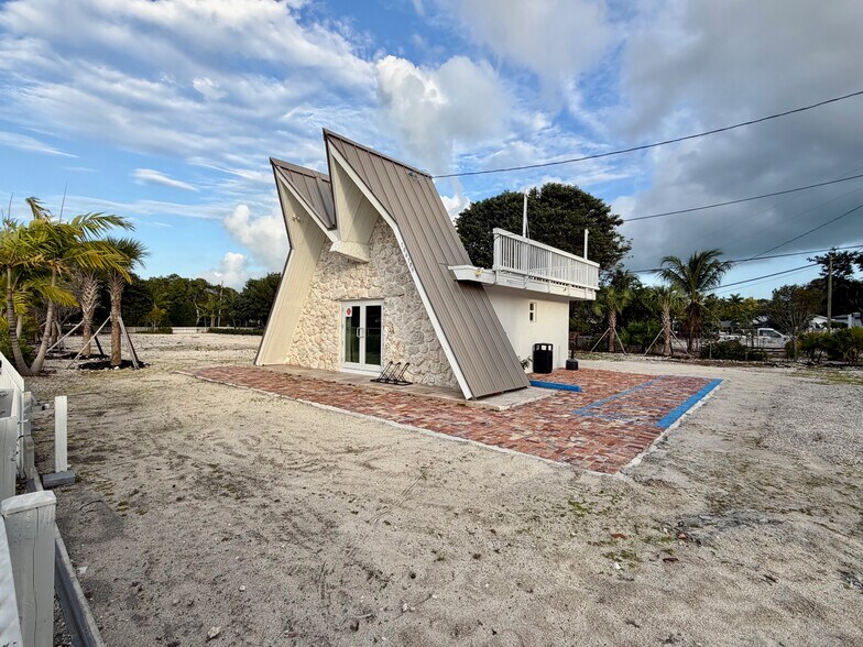 More Photos Of 106309 Overseas Hwy, Key Largo Auto Dealership For Lease