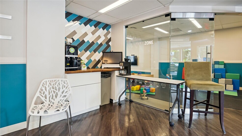 More Photos Of 707-709 8th St SE, Washington Storefront Retail Office For Sale