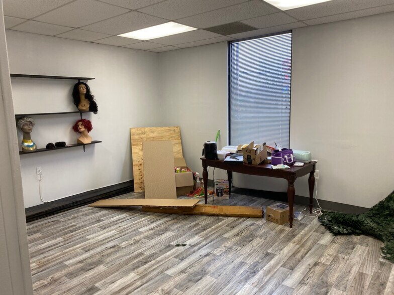 More Photos Of 1523 S Green River Rd, Evansville Office Residential For Lease