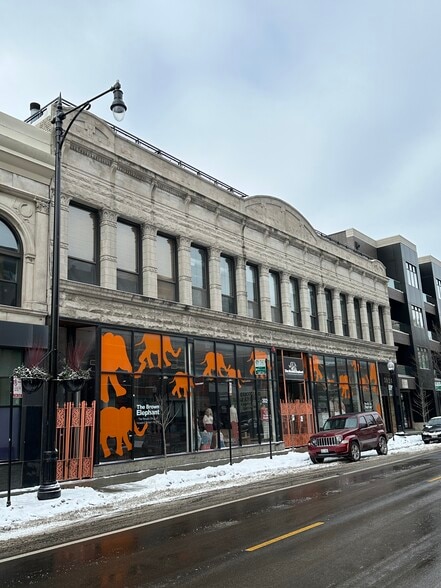 More Photos Of 3020 N Lincoln Ave, Chicago Storefront For Sale