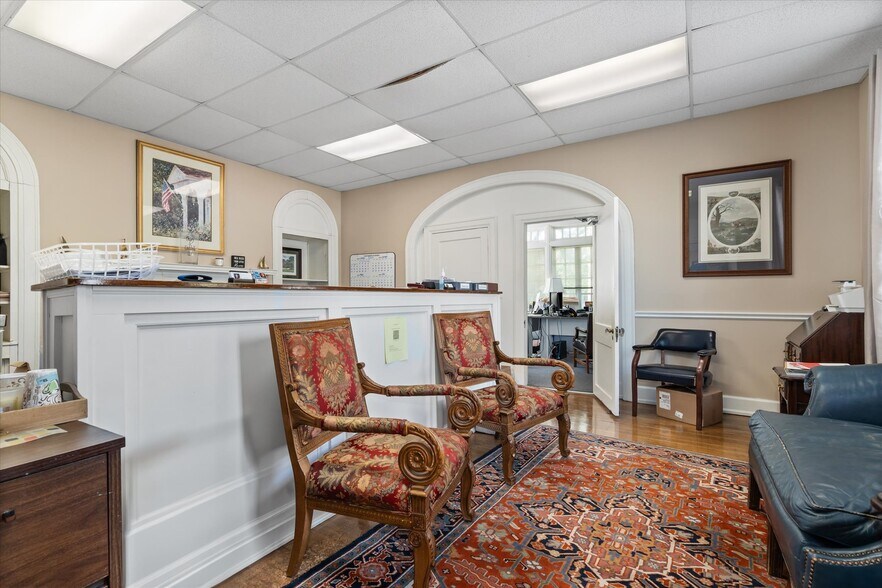 More Photos Of 1911 Government St, Mobile Office For Sale
