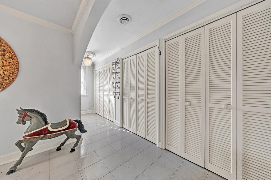 More Photos Of 934 Commander Dr, Roanoke Specialty For Sale