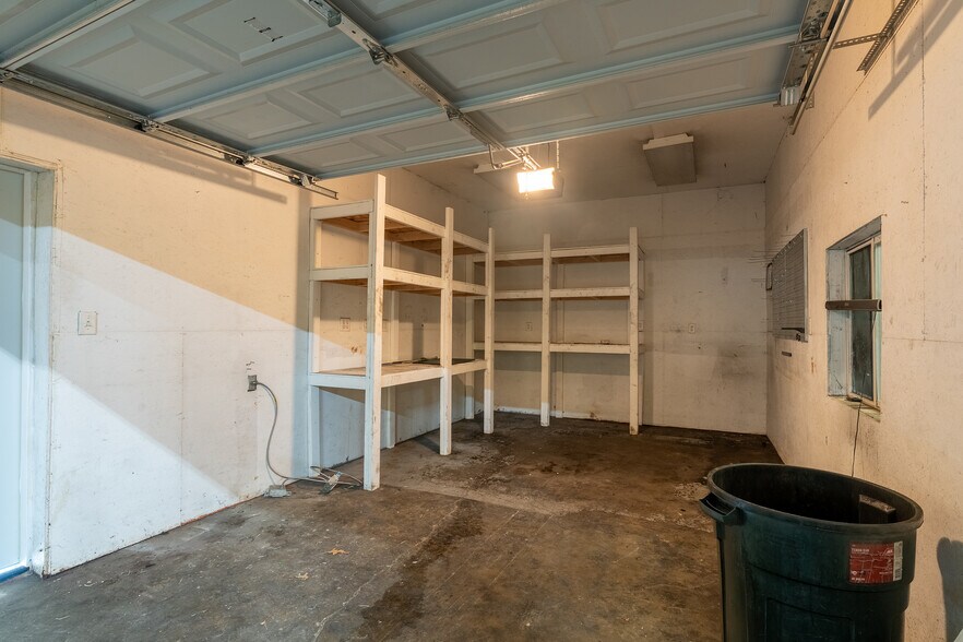 More Photos Of 405 S Pershing St, Energy Office For Sale