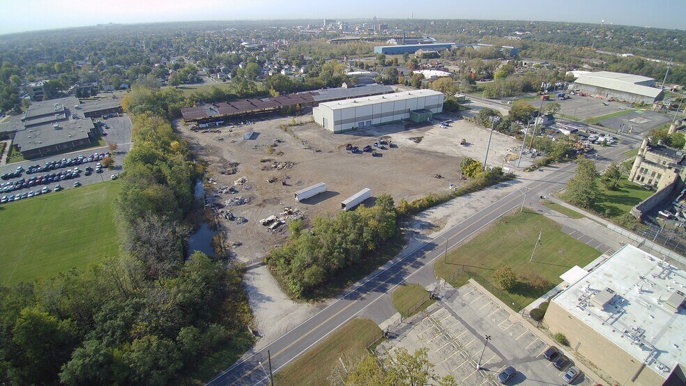 More Photos Of 420 Woodruff Rd, Joliet Warehouse For Lease