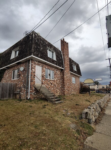 More Photos Of 615 Macdade Blvd, Collingdale Bar For Sale