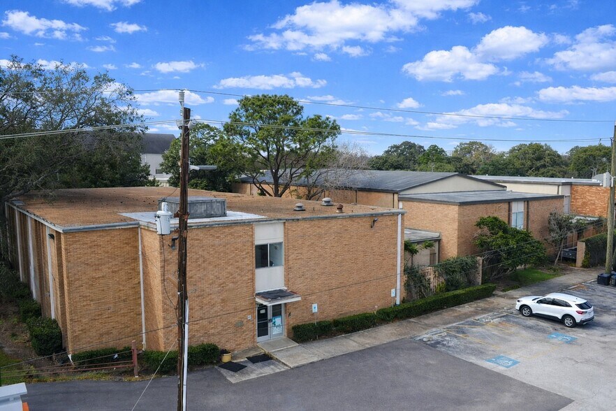 More Photos Of 4300 W Bellfort St, Houston Religious Facility For Lease