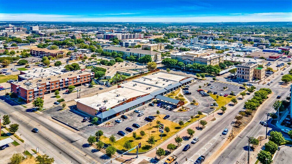 More Photos Of 1024 W Rosedale St, Fort Worth Unknown For Lease