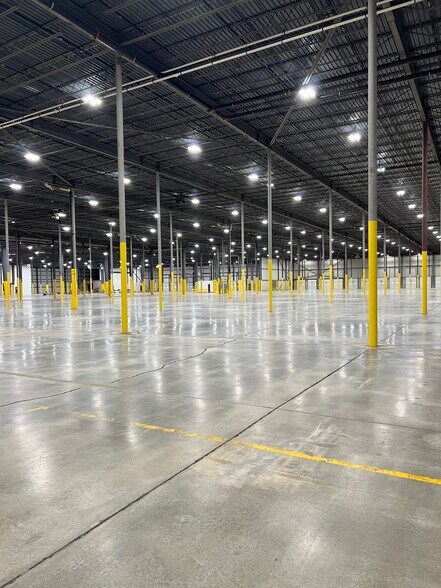 More Photos Of 250 S Gary Ave, Carol Stream Distribution For Sale