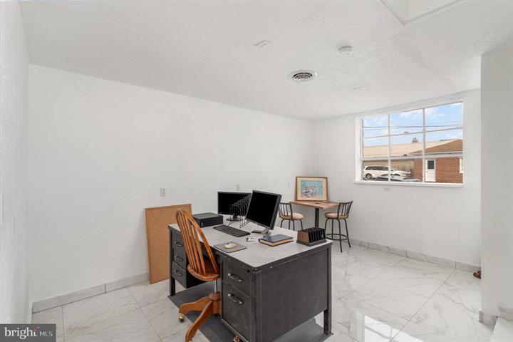 More Photos Of 1880 W Market St, York Storefront Retail Office For Sale