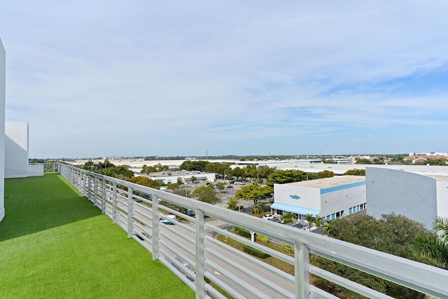 More Photos Of 10450 NW 33rd St, Doral Office For Sale