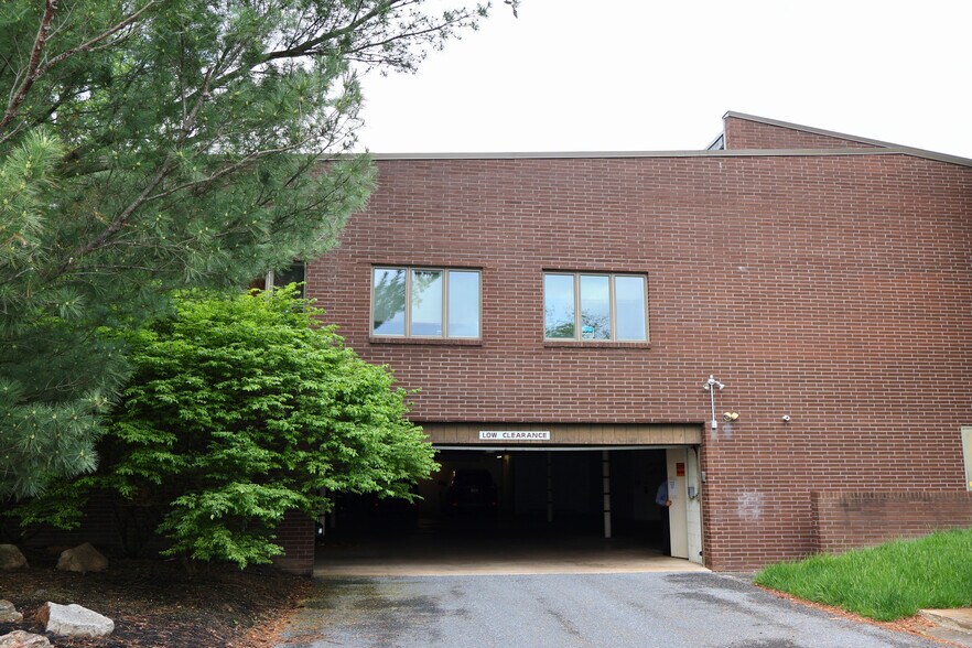 More Photos Of 1108 E Chocolate Ave, Hershey Medical For Sale