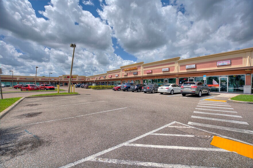 More Photos Of 1555 N Semoran Blvd, Winter Park General Retail For Lease
